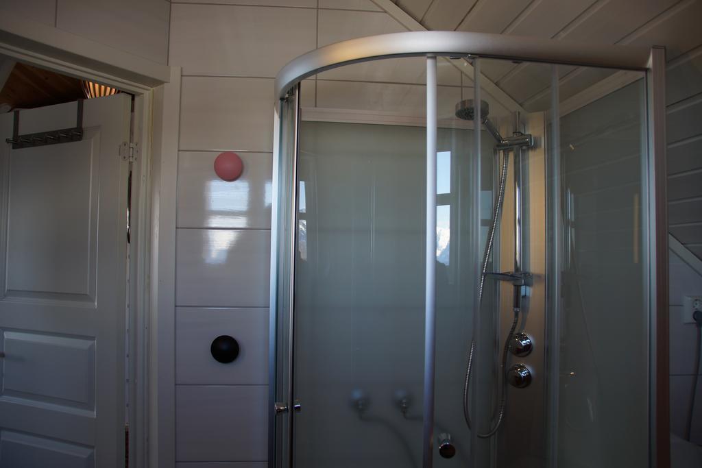Aaroybukt Guesthouse Aroybukta Екстер'єр фото