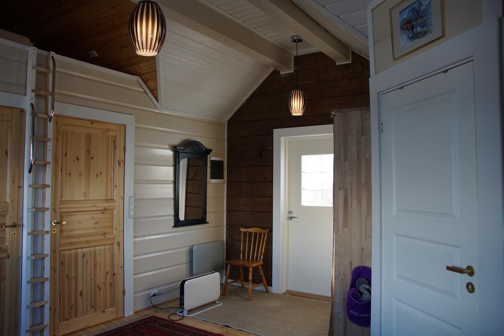 Aaroybukt Guesthouse Aroybukta Екстер'єр фото