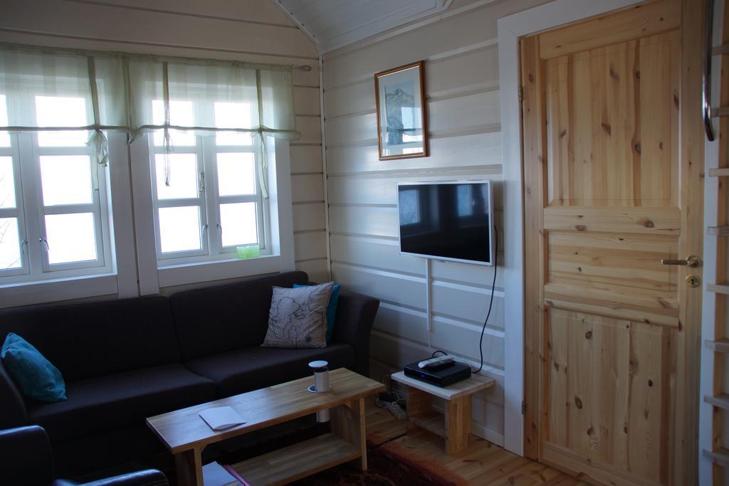 Aaroybukt Guesthouse Aroybukta Екстер'єр фото