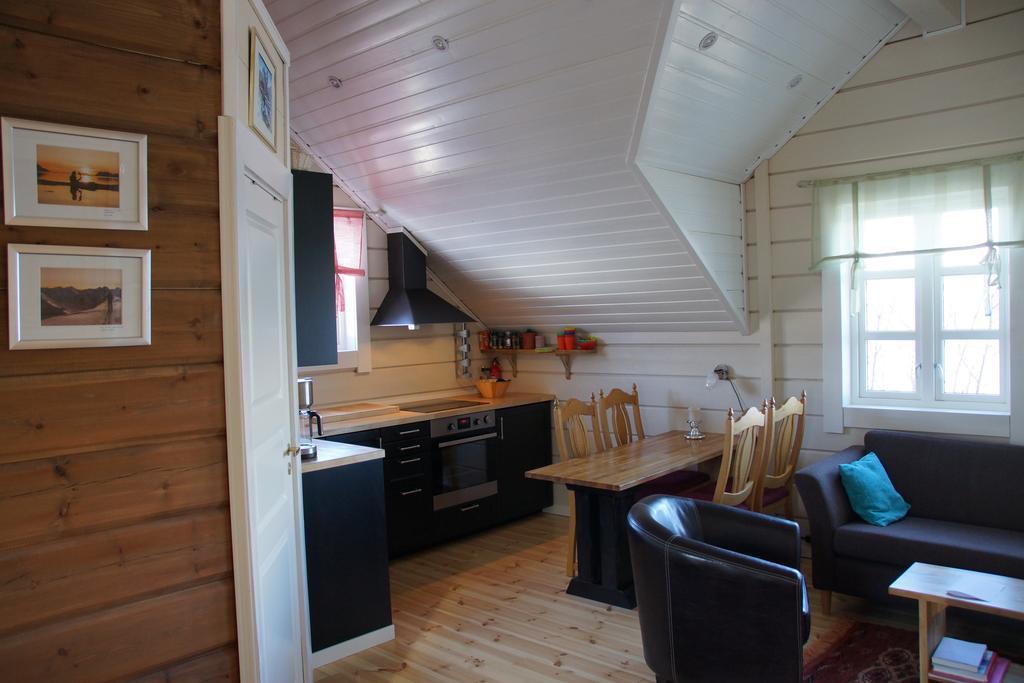 Aaroybukt Guesthouse Aroybukta Екстер'єр фото