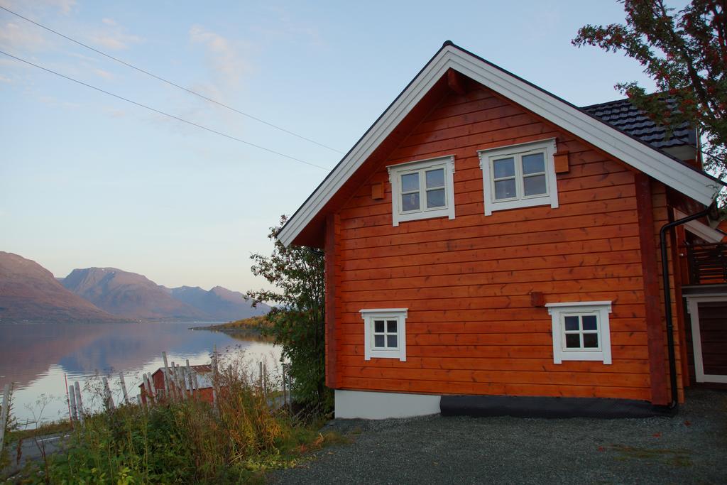 Aaroybukt Guesthouse Aroybukta Екстер'єр фото